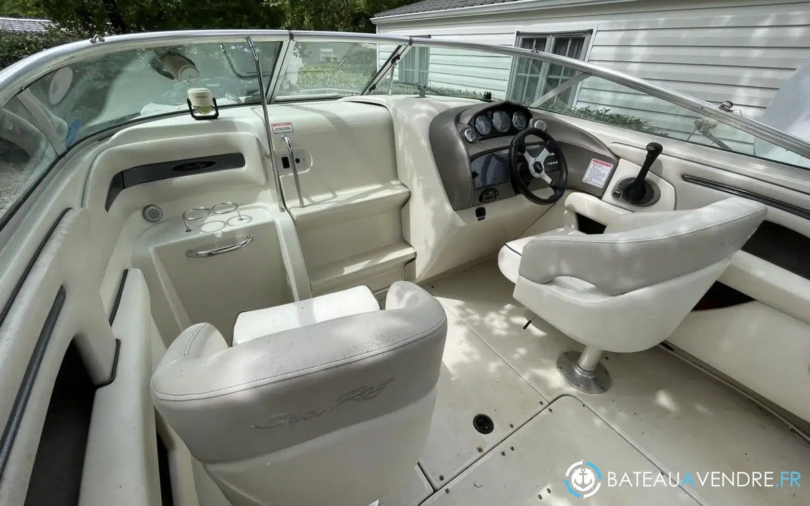slider 9 Sea Ray 210 Overnighter