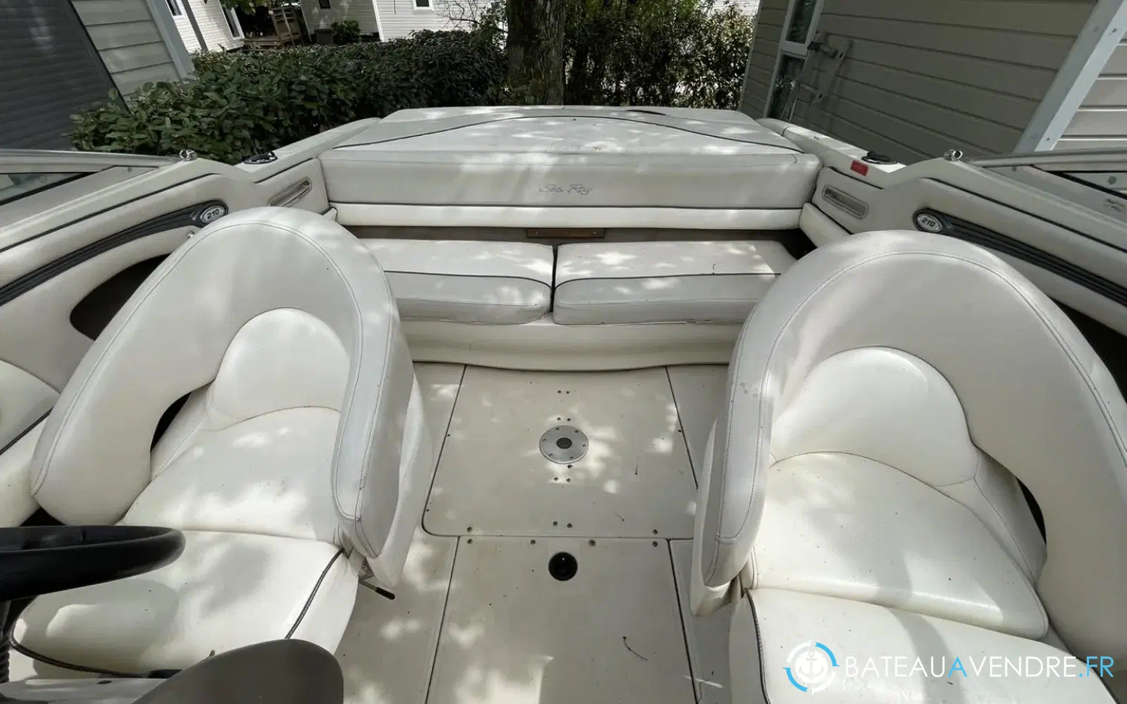slider 10 Sea Ray 210 Overnighter