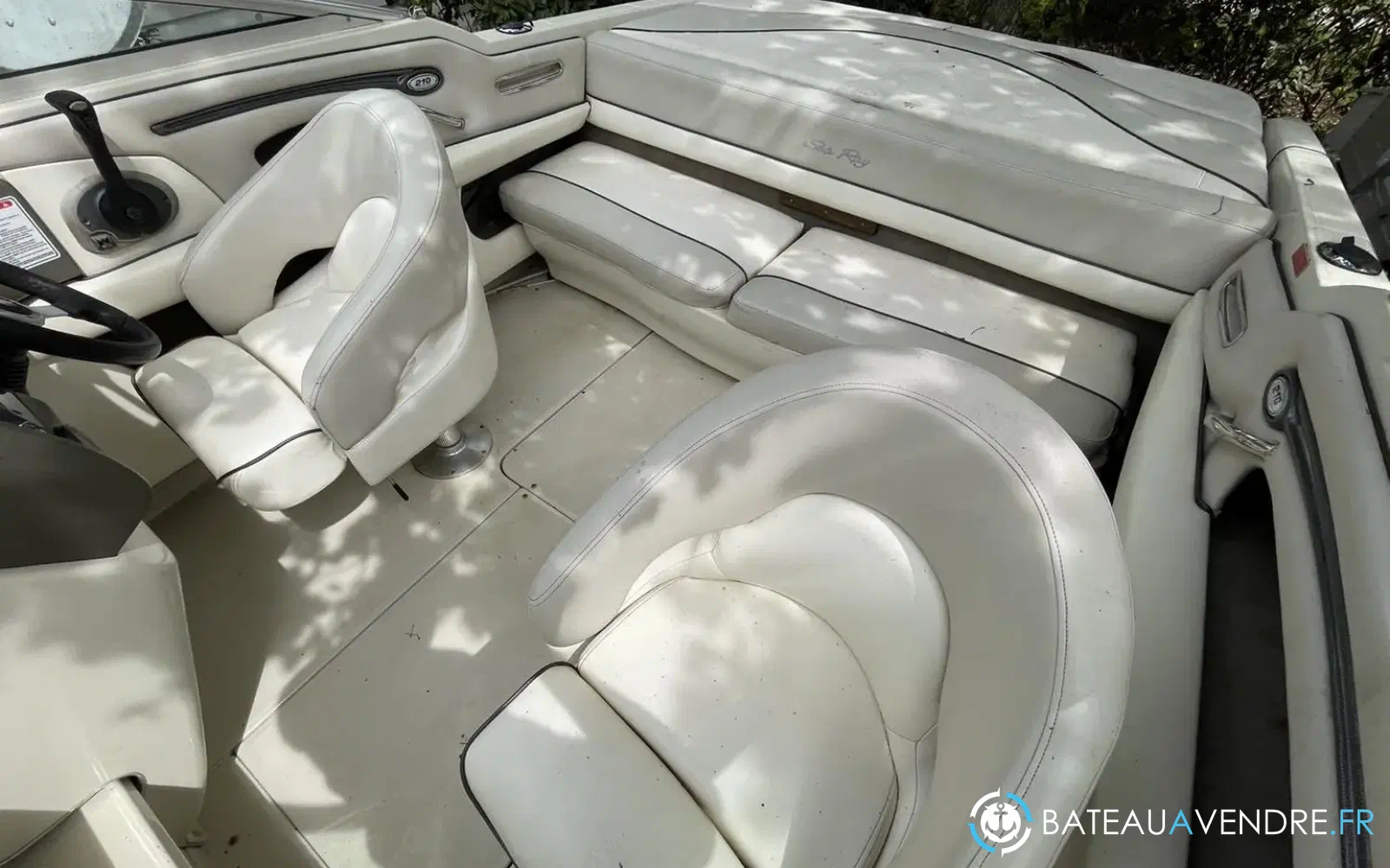slider 11 Sea Ray 210 Overnighter