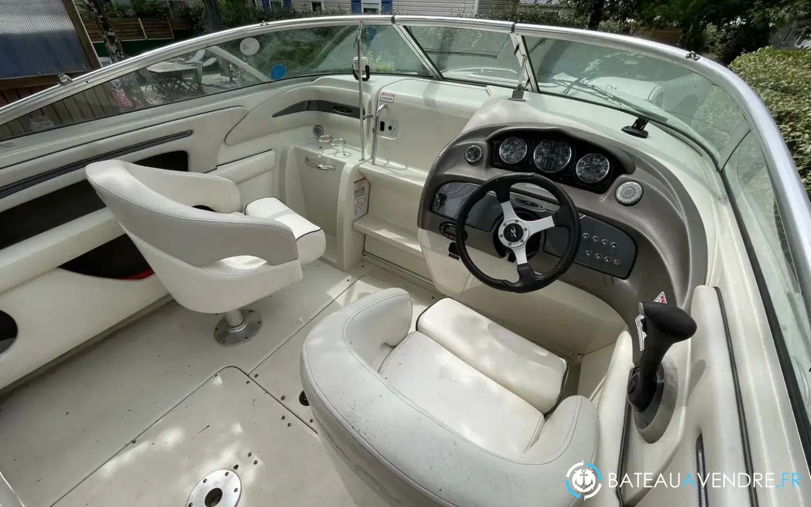 slider 13 Sea Ray 210 Overnighter