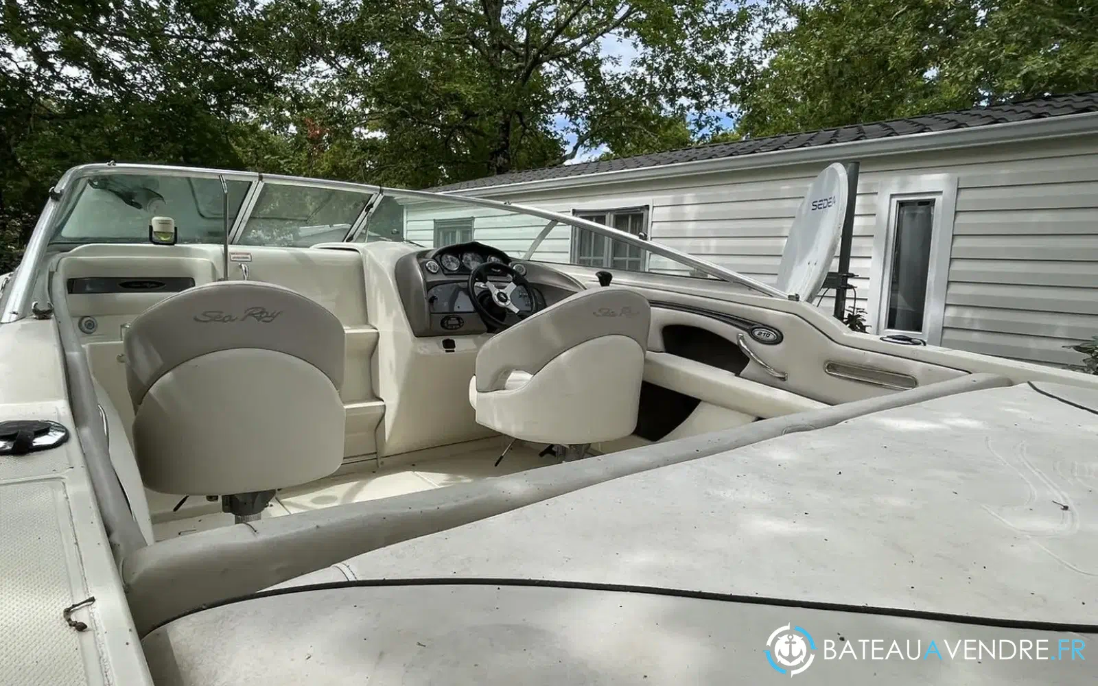 slider 18 Sea Ray 210 Overnighter