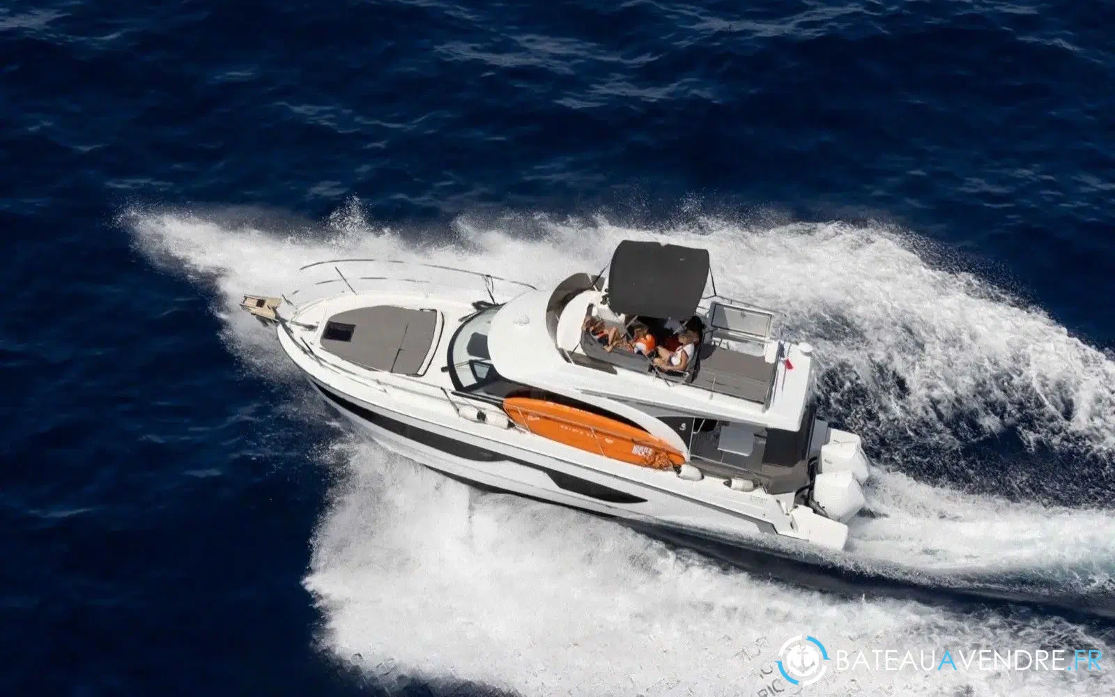 slider 1 Beneteau Antares 11 Fly
