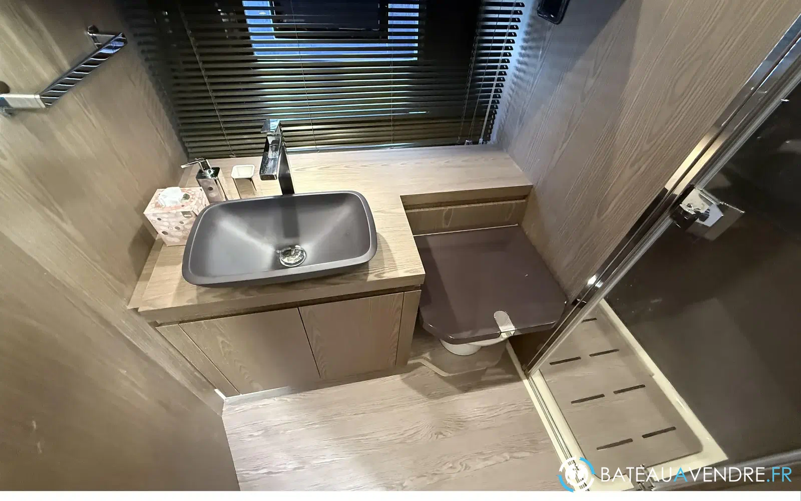 slider 22 Invictus 460 TT