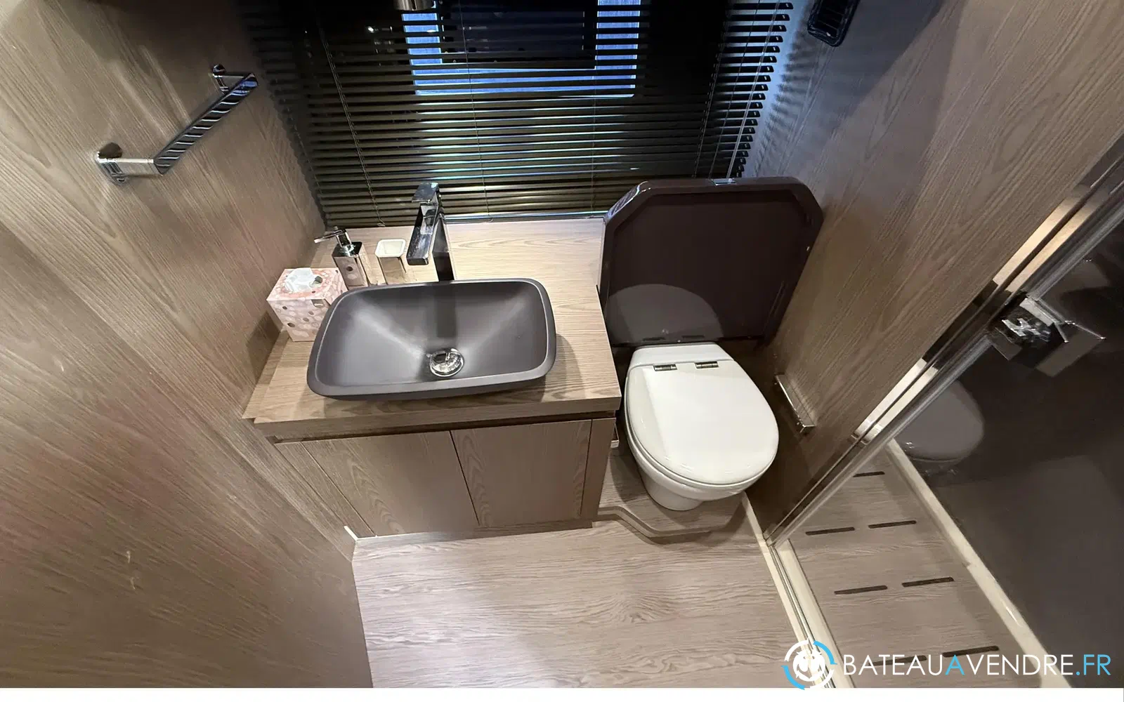 slider 23 Invictus 460 TT