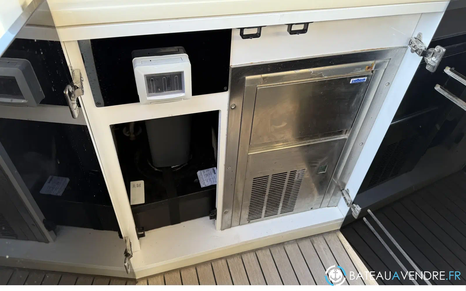 slider 27 Invictus 460 TT