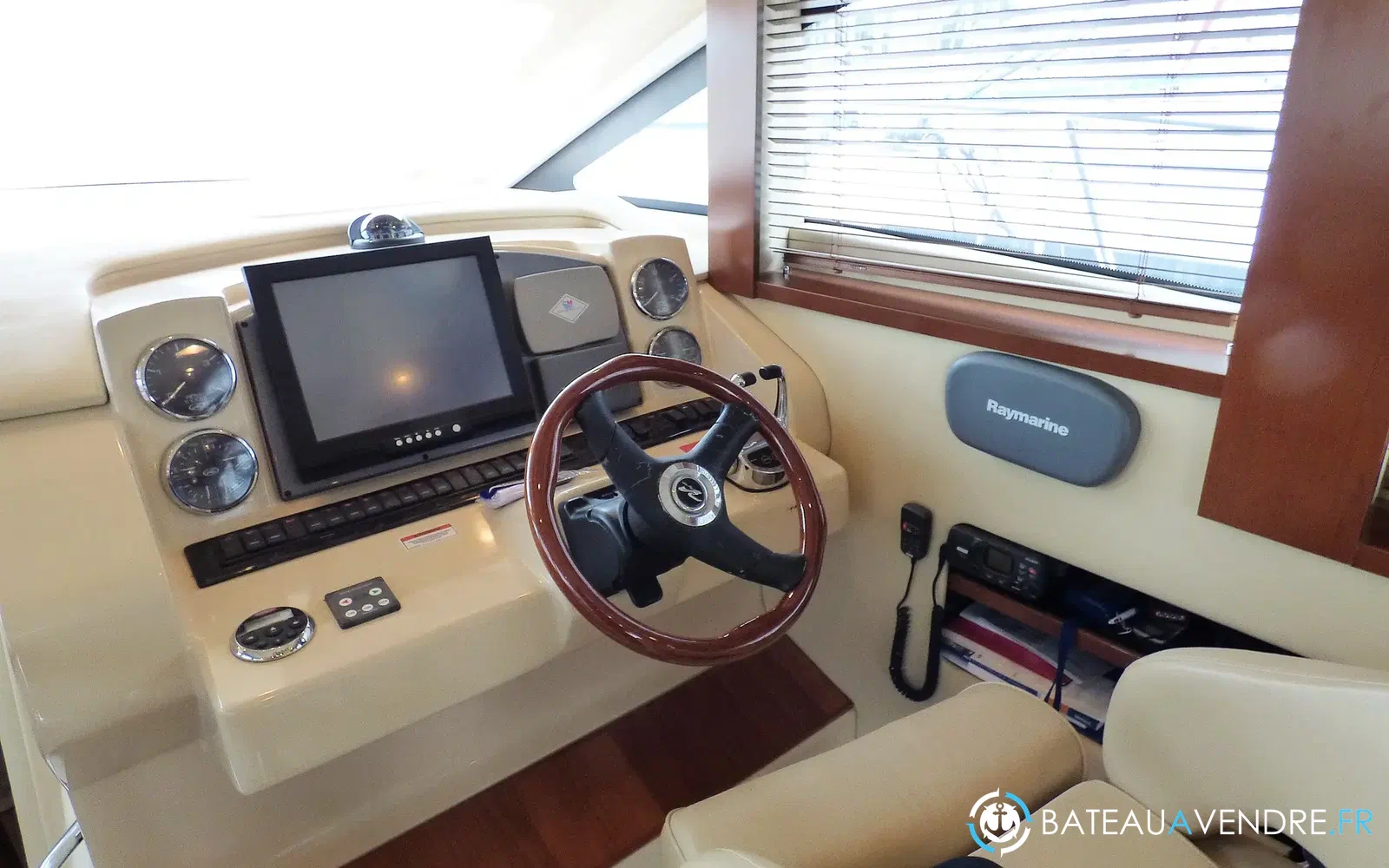 slider 11 Sea Ray 360 SEDAN BRIDGE