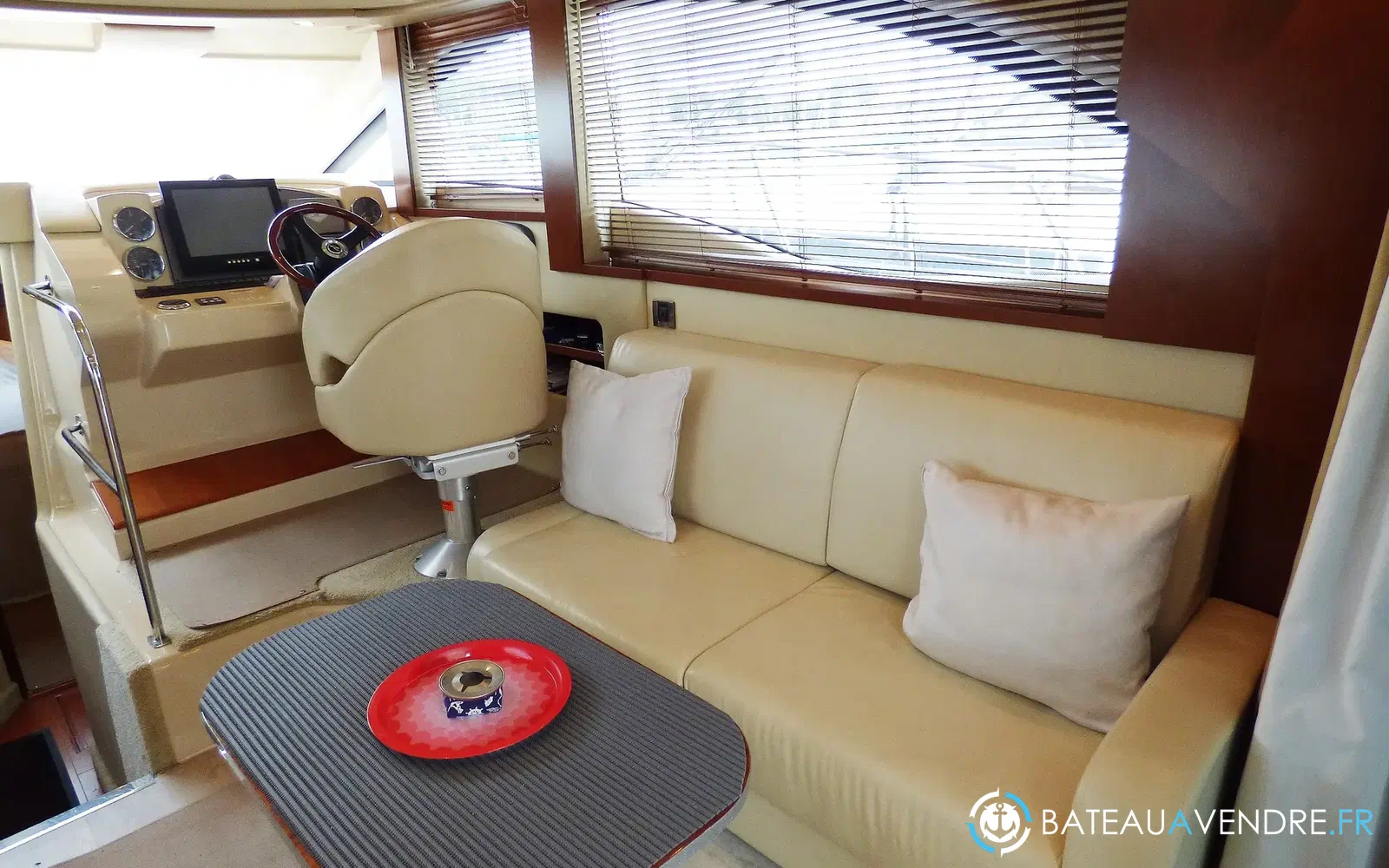 slider 3 Sea Ray 360 SEDAN BRIDGE