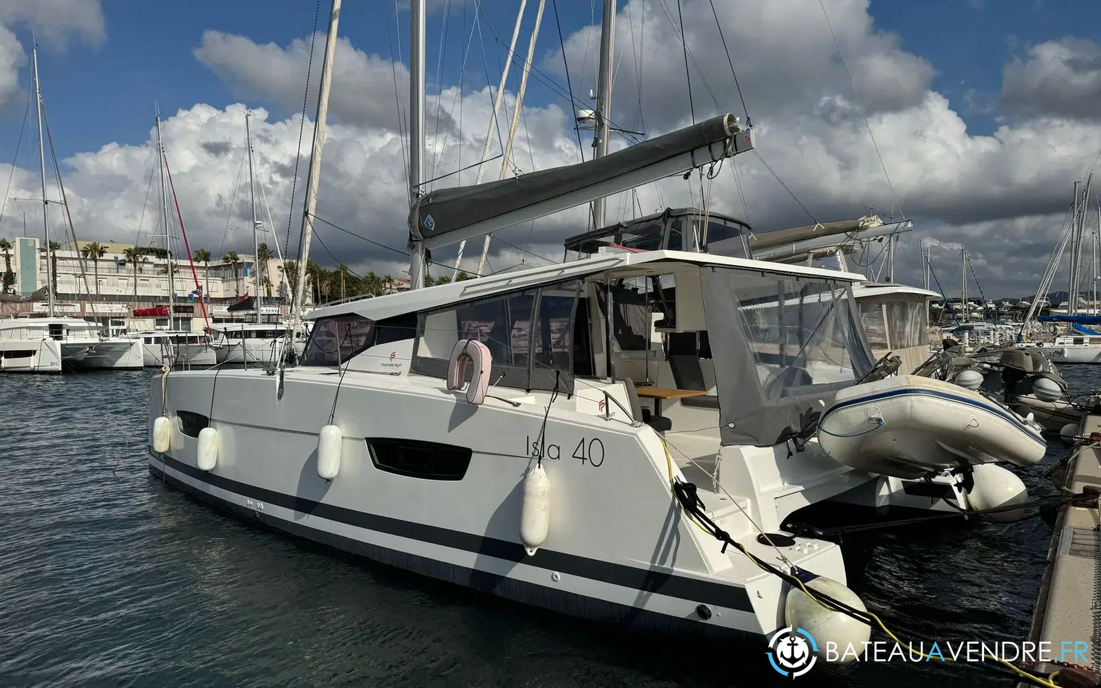 slider 10 Fountaine Pajot Isla 40