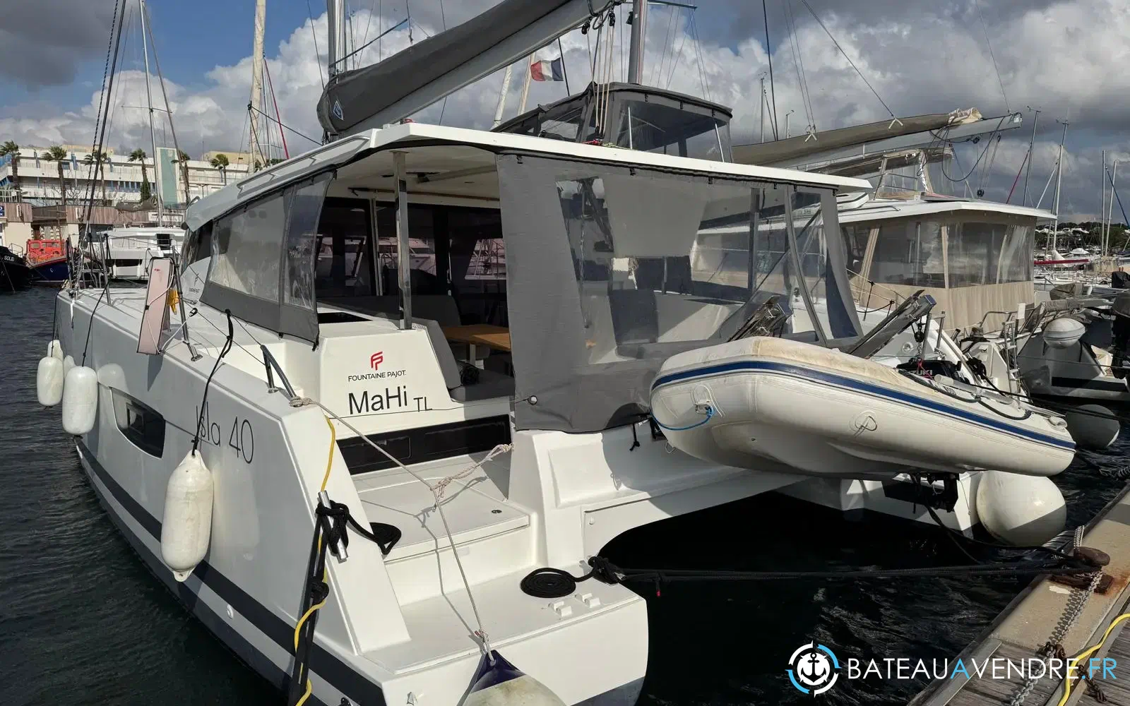 slider 16 Fountaine Pajot Isla 40