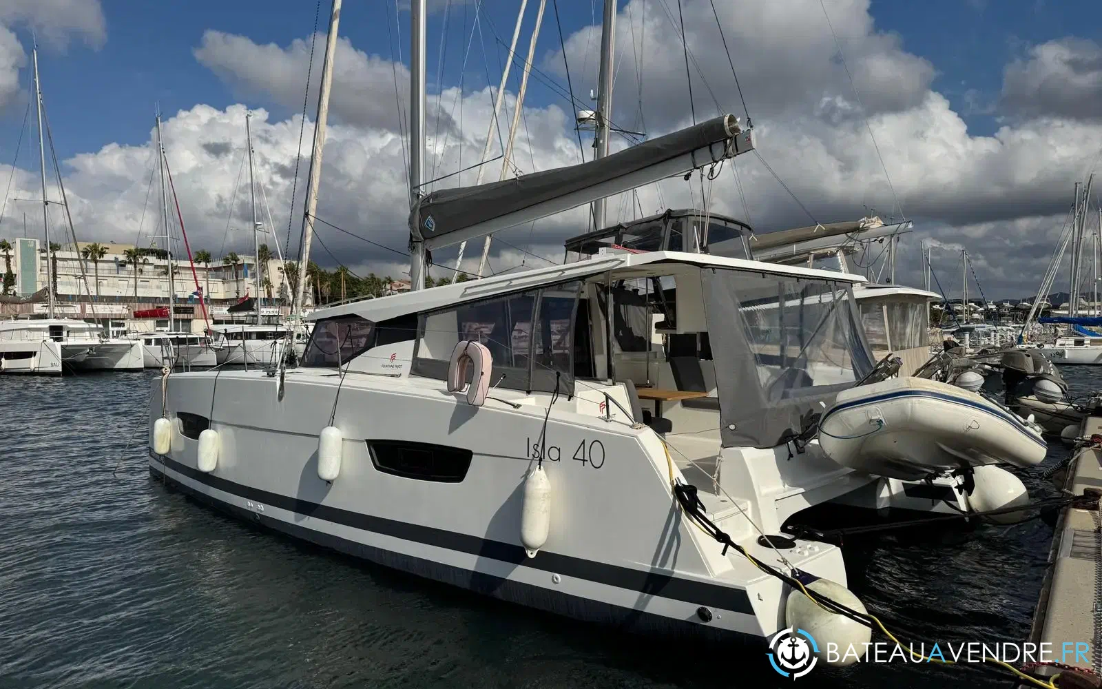 slider 18 Fountaine Pajot Isla 40