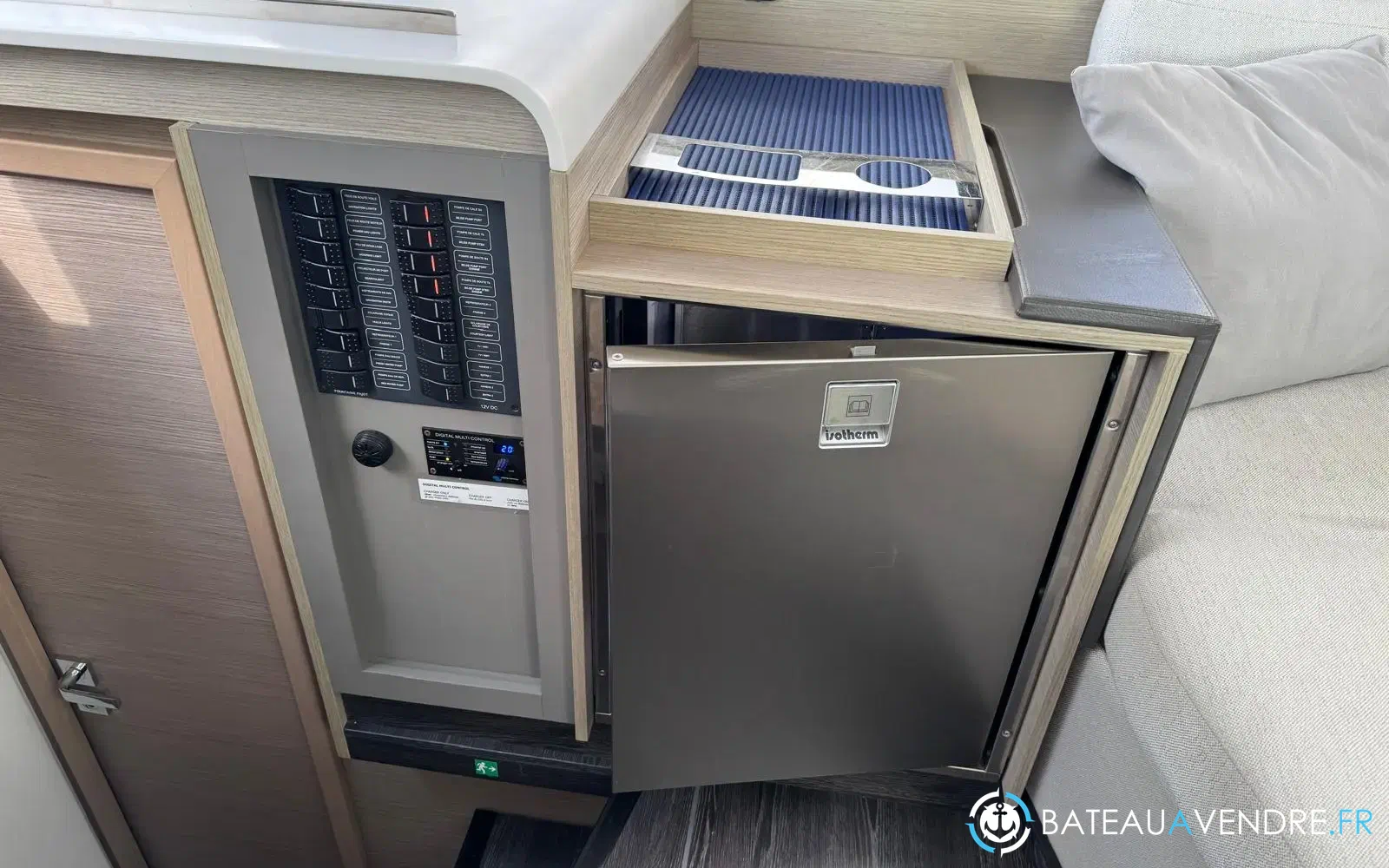slider 19 Fountaine Pajot Isla 40