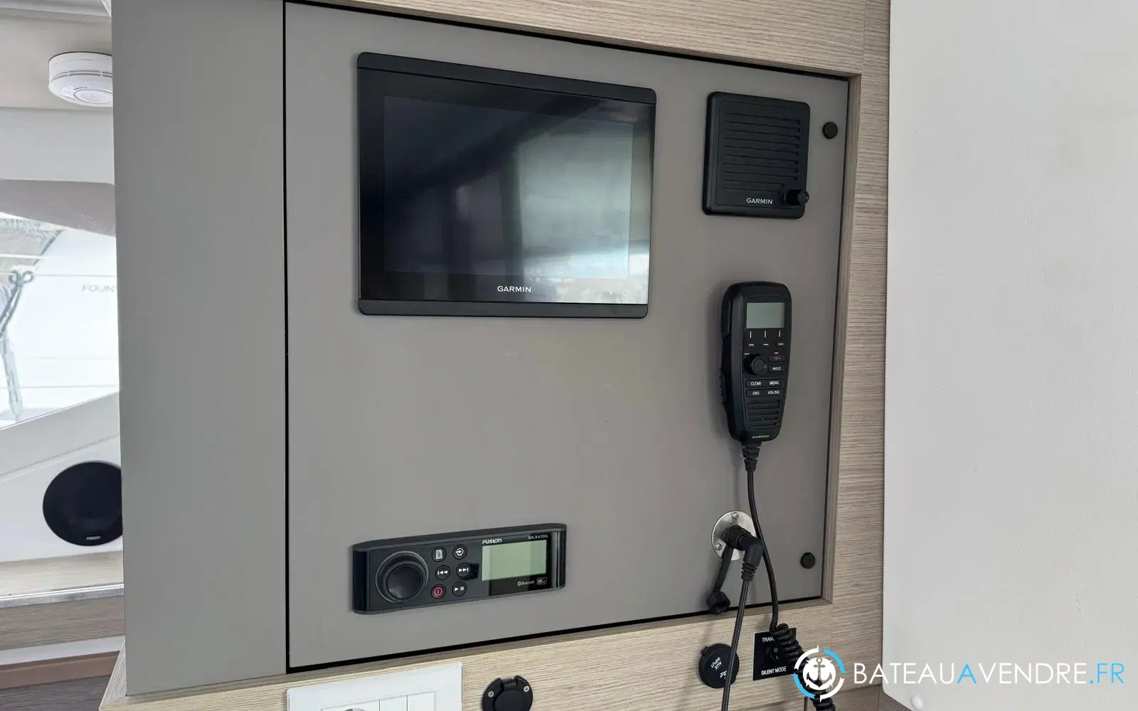 slider 21 Fountaine Pajot Isla 40