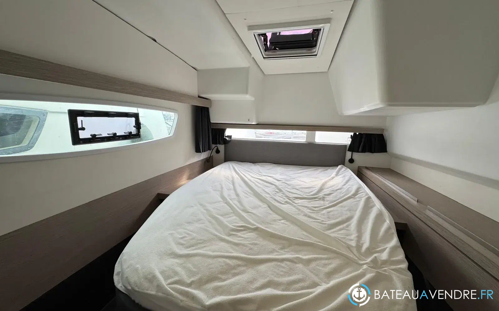slider 25 Fountaine Pajot Isla 40