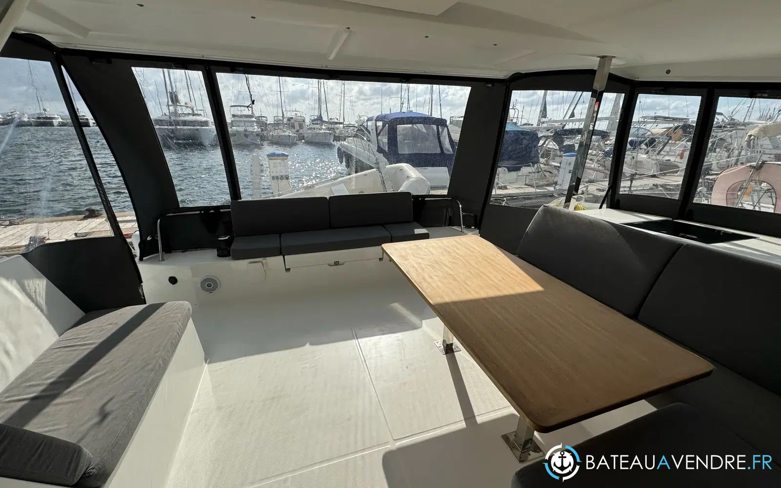 slider 3 Fountaine Pajot Isla 40