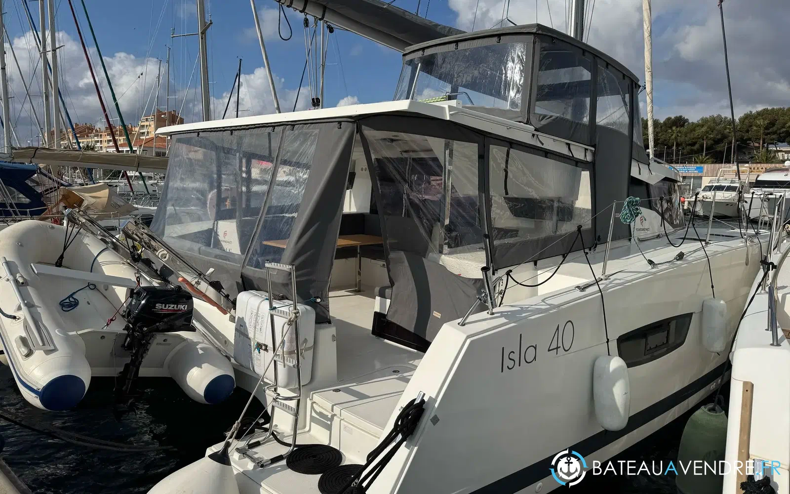 slider 0 Fountaine Pajot Isla 40