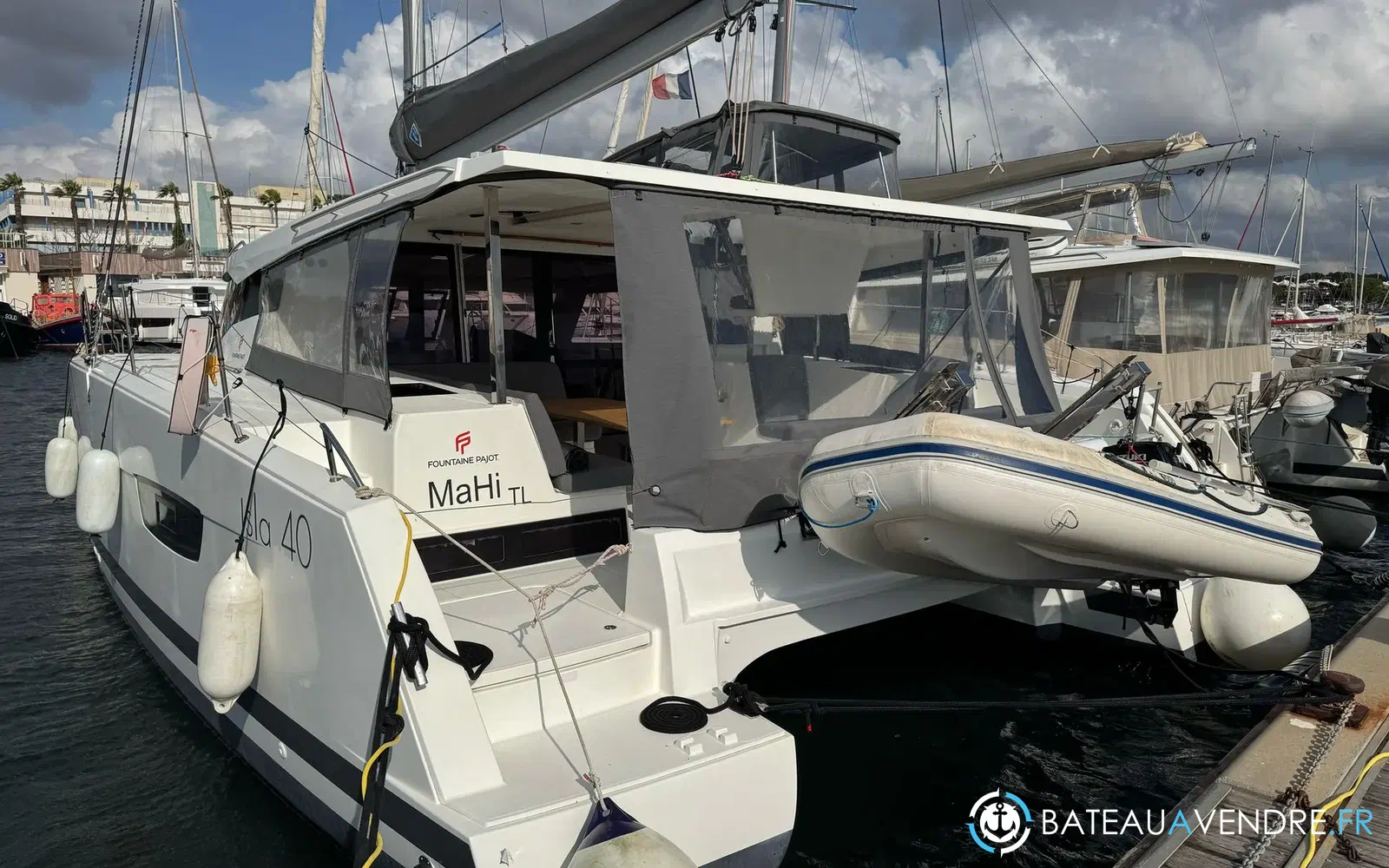 slider 7 Fountaine Pajot Isla 40