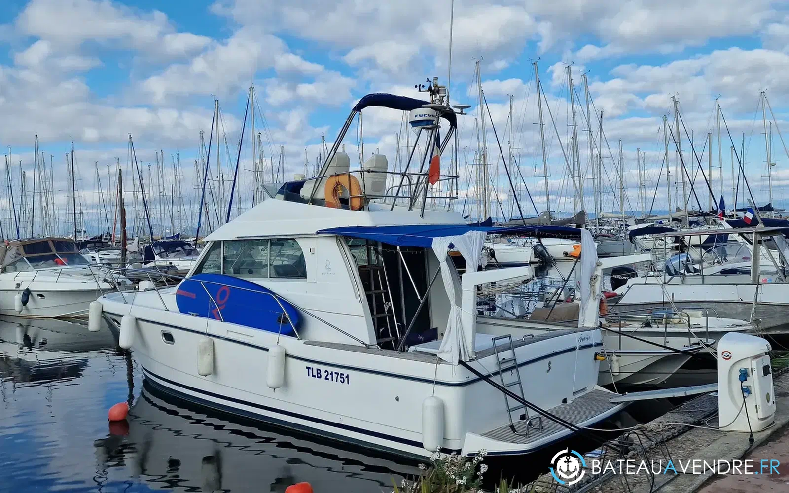 slider 52 Beneteau Antares 10.80