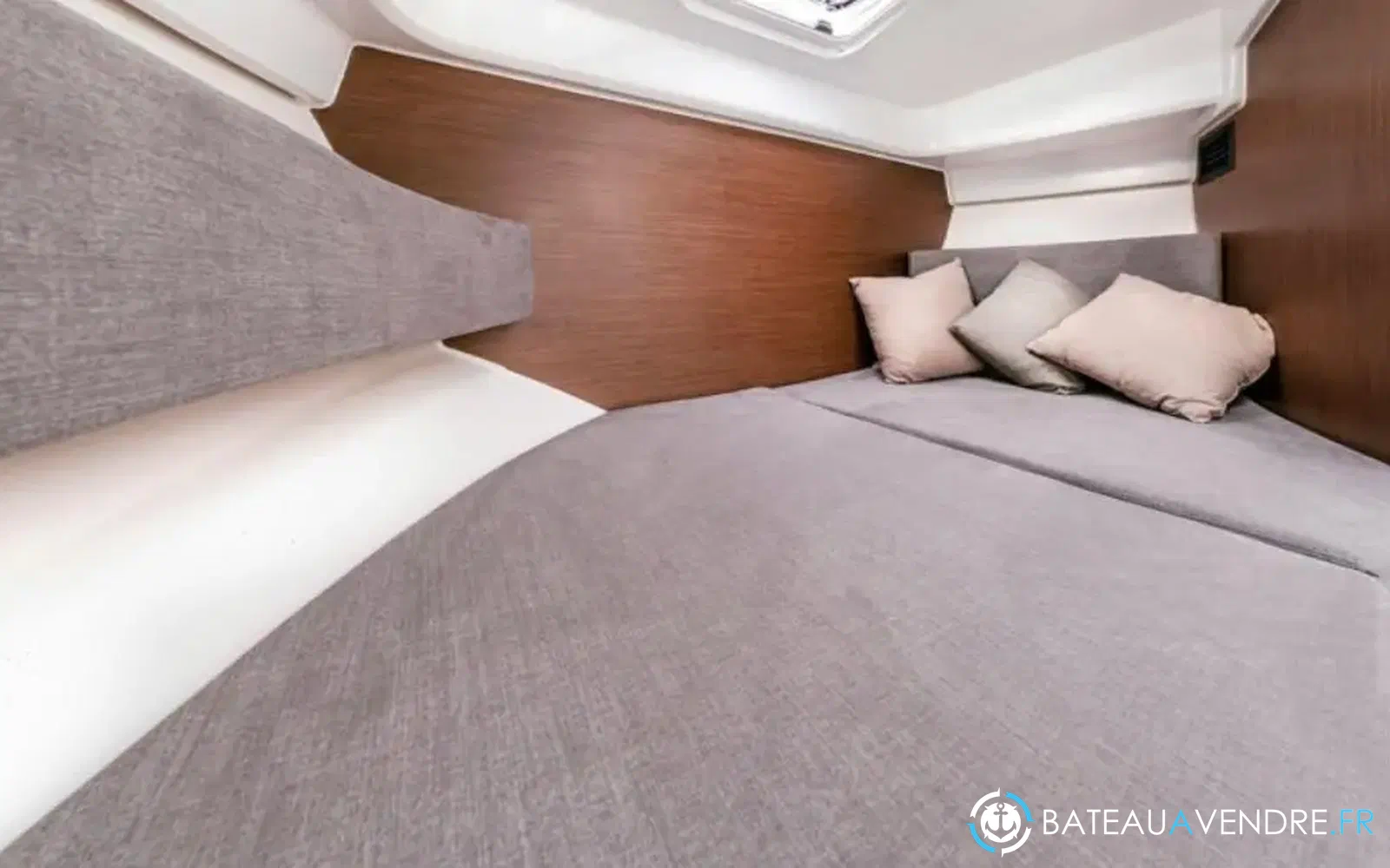 slider 9 Beneteau Antares 8 OB
