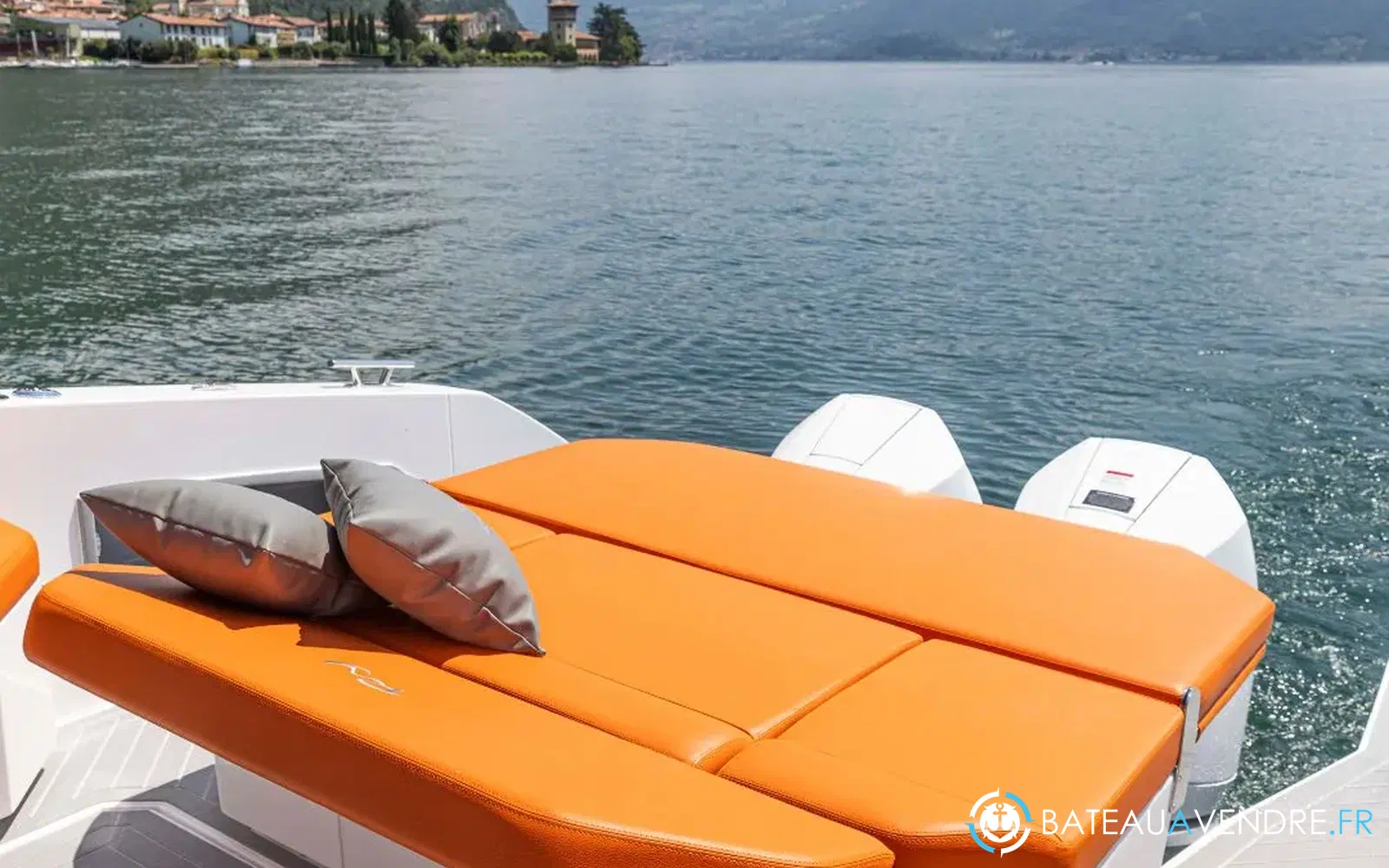slider 3 Rio Yachts Daytona 35 Bow rider