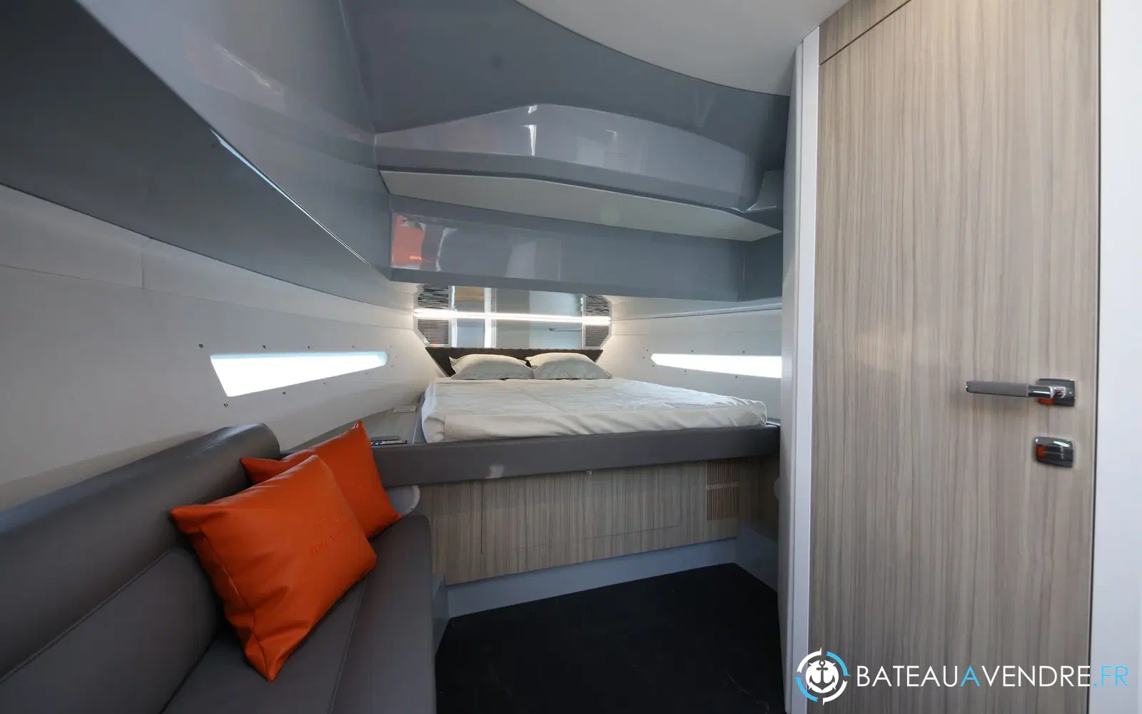 slider 6 Rio Yachts Daytona 35 Bow rider