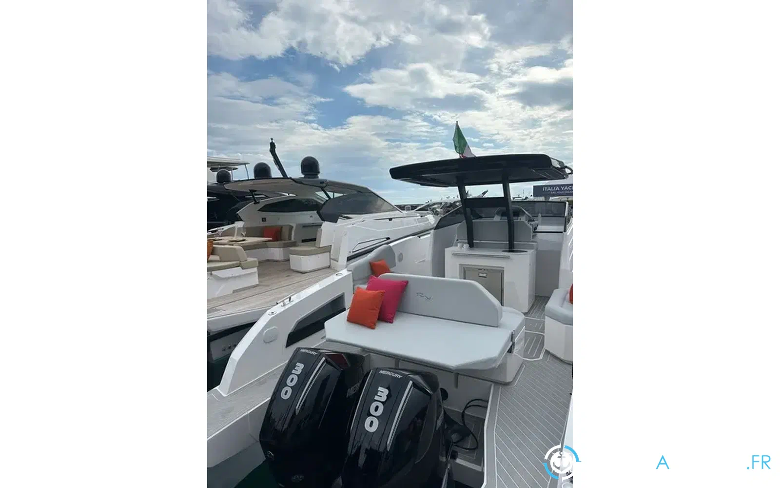 slider 7 Rio Yachts Daytona 35 Bow rider