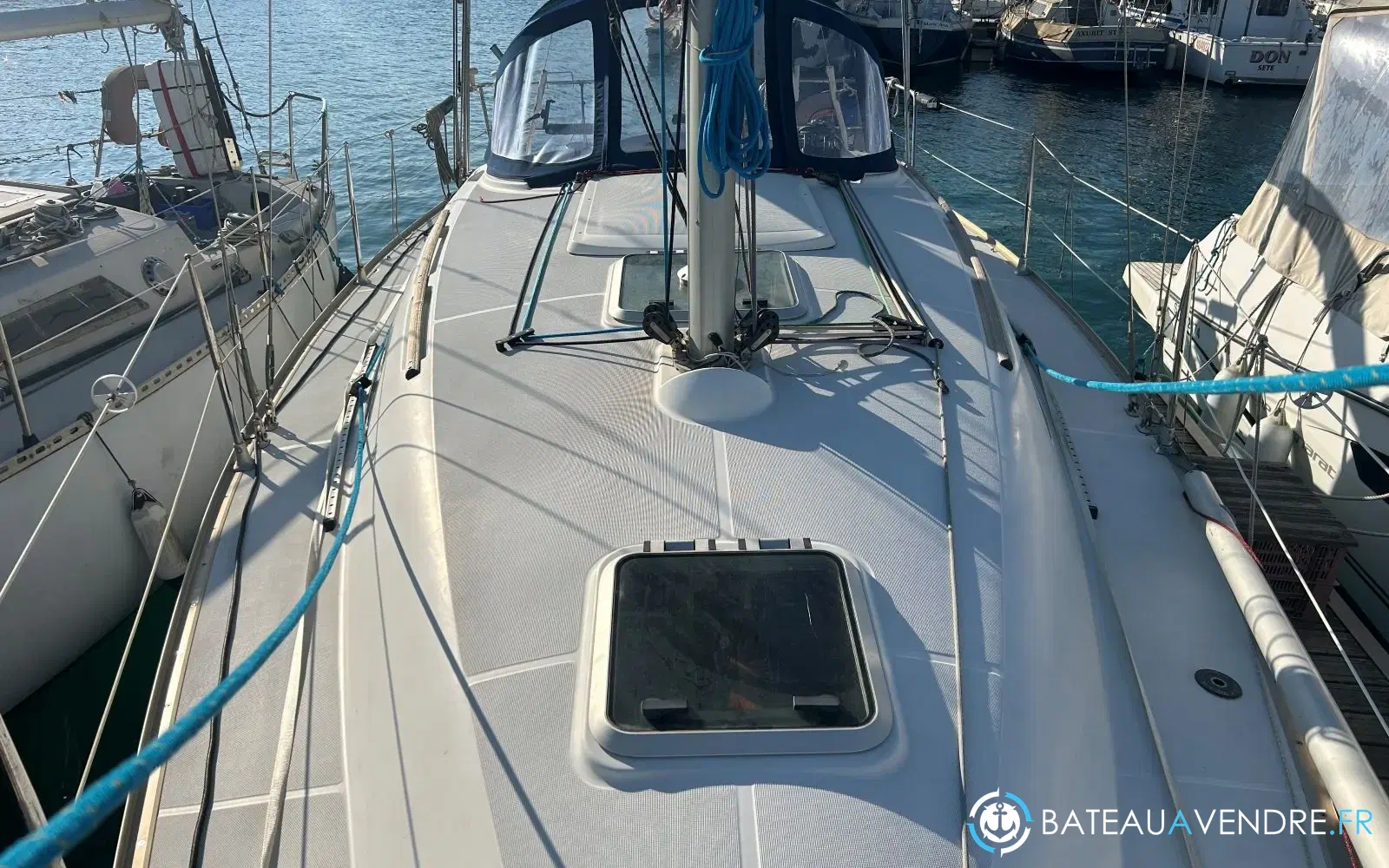slider 10 Jeanneau Sun Odyssey 32