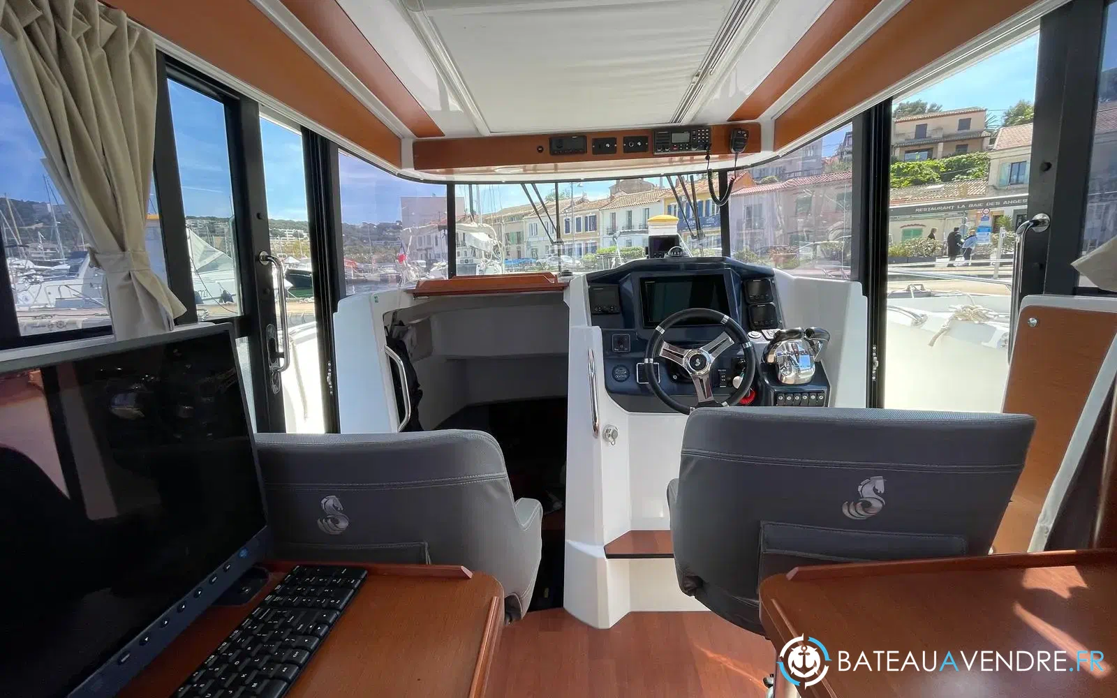 slider 32 Beneteau Barracuda 9