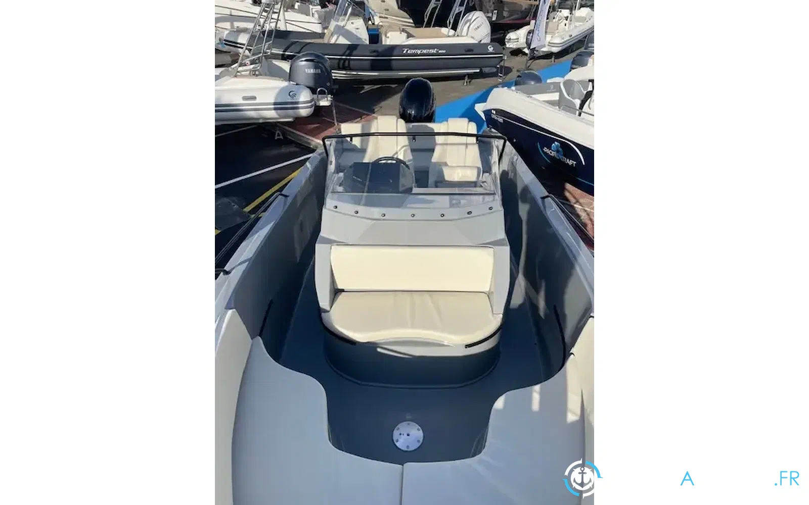 slider 2 Pacific Craft 695