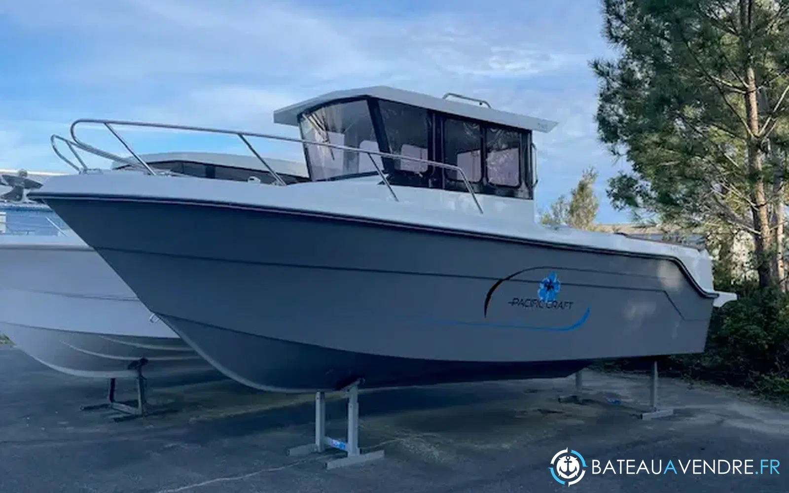 slider 1 Pacific Craft 750 T