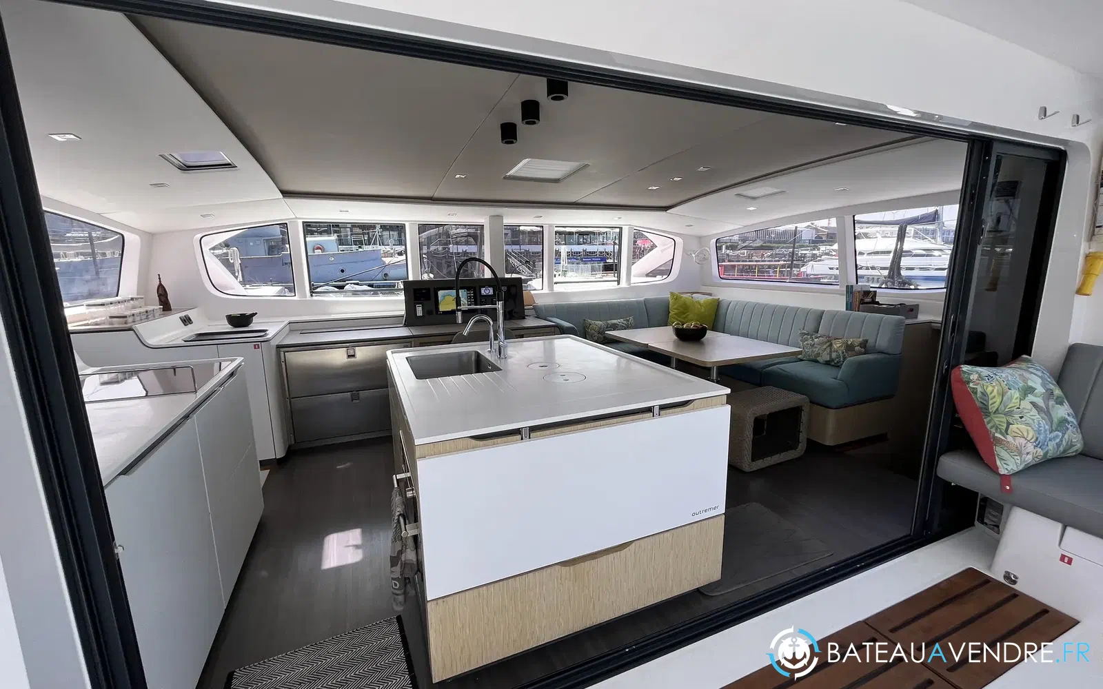 slider 16 Outremer 55