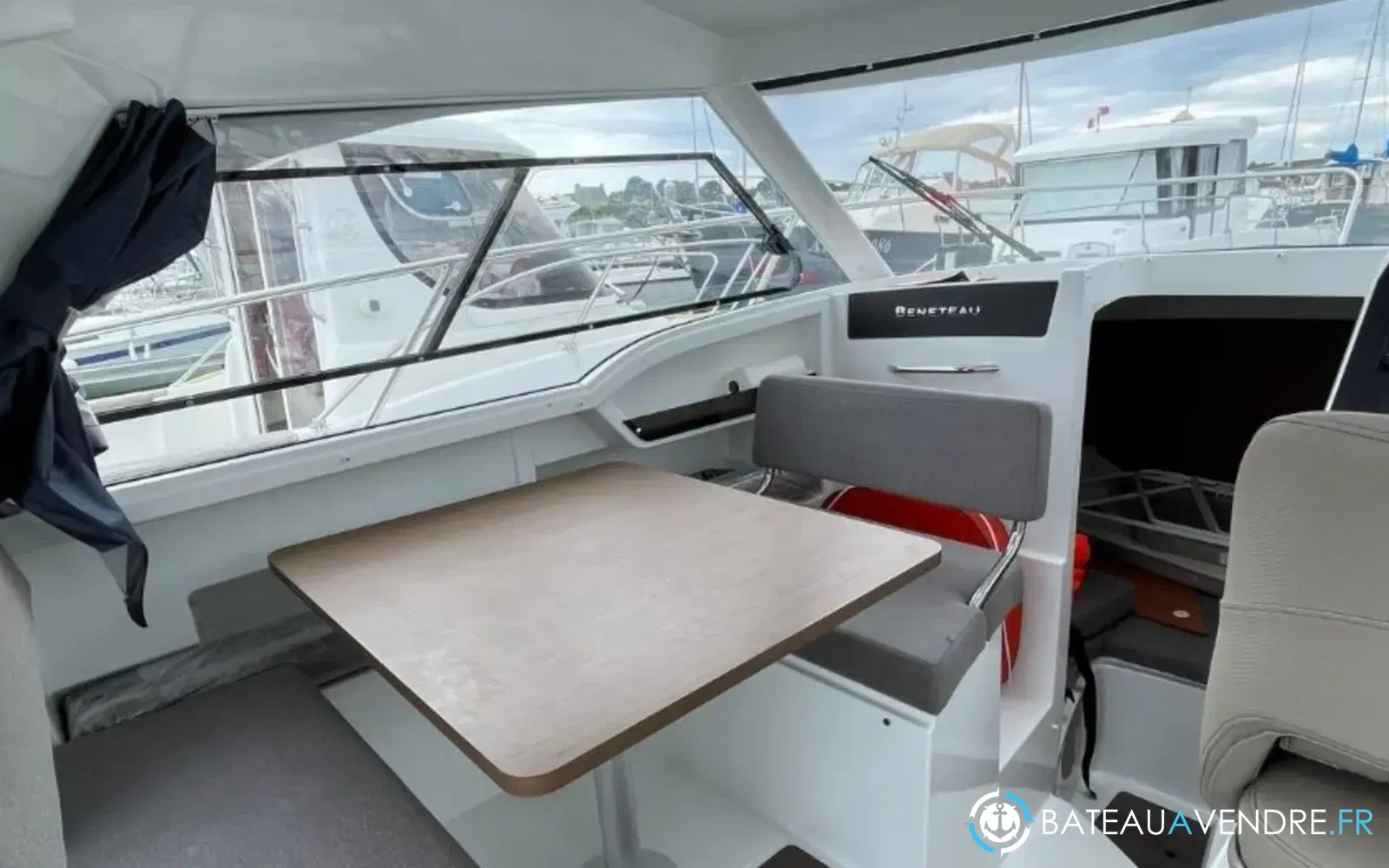 slider 2 Beneteau Antares 8 OB
