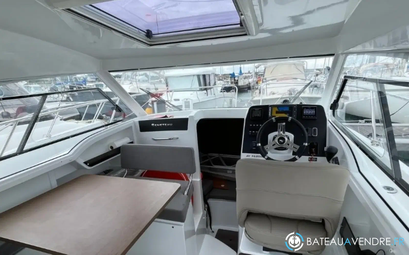 slider 3 Beneteau Antares 8 OB