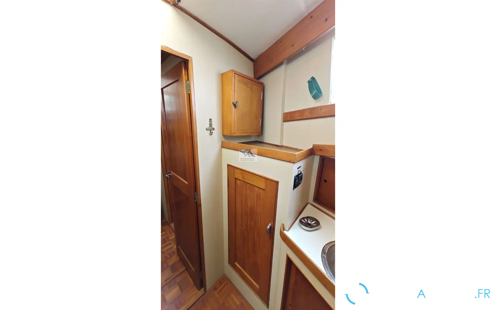slider 10 Grand Banks 48