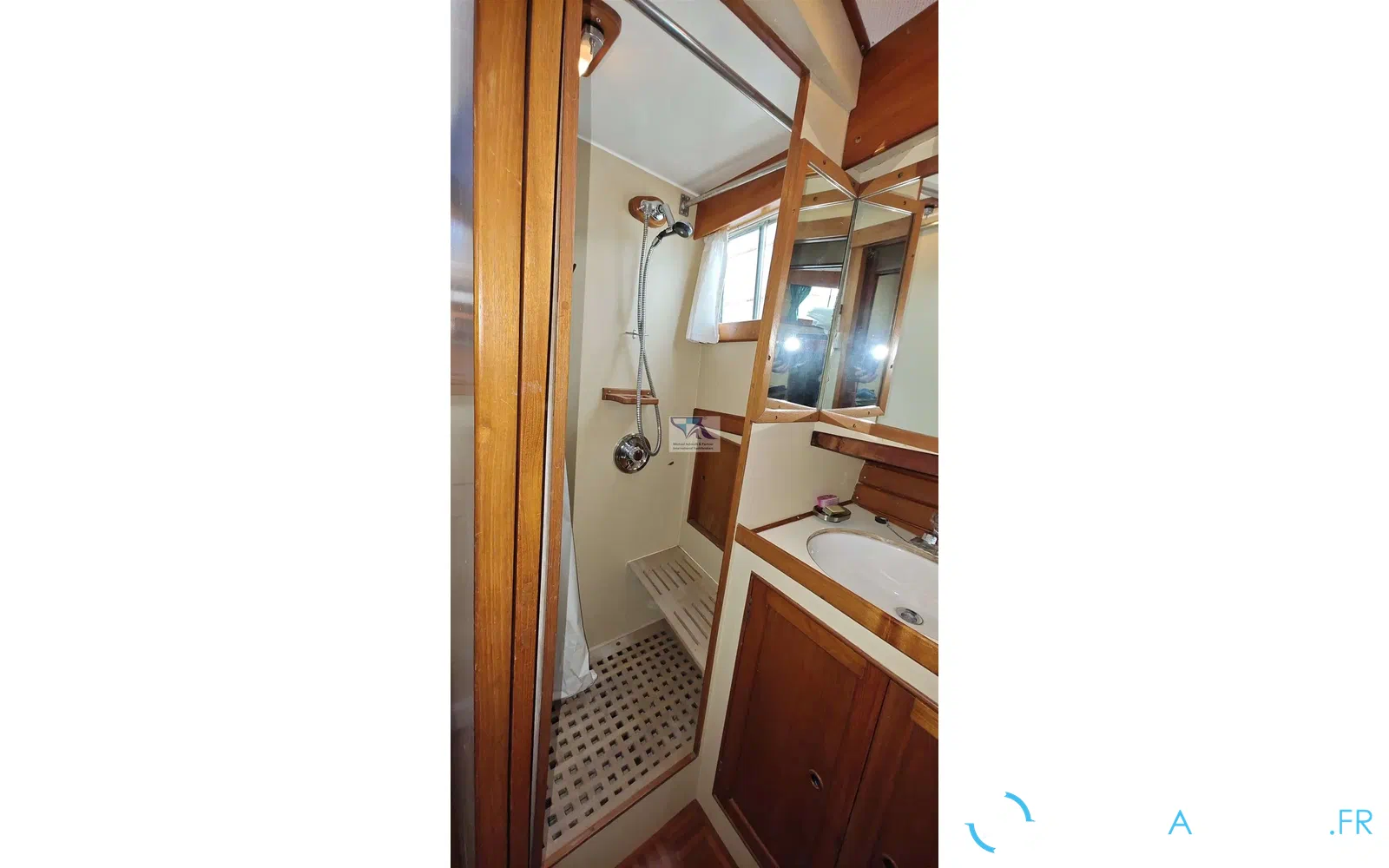 slider 16 Grand Banks 48