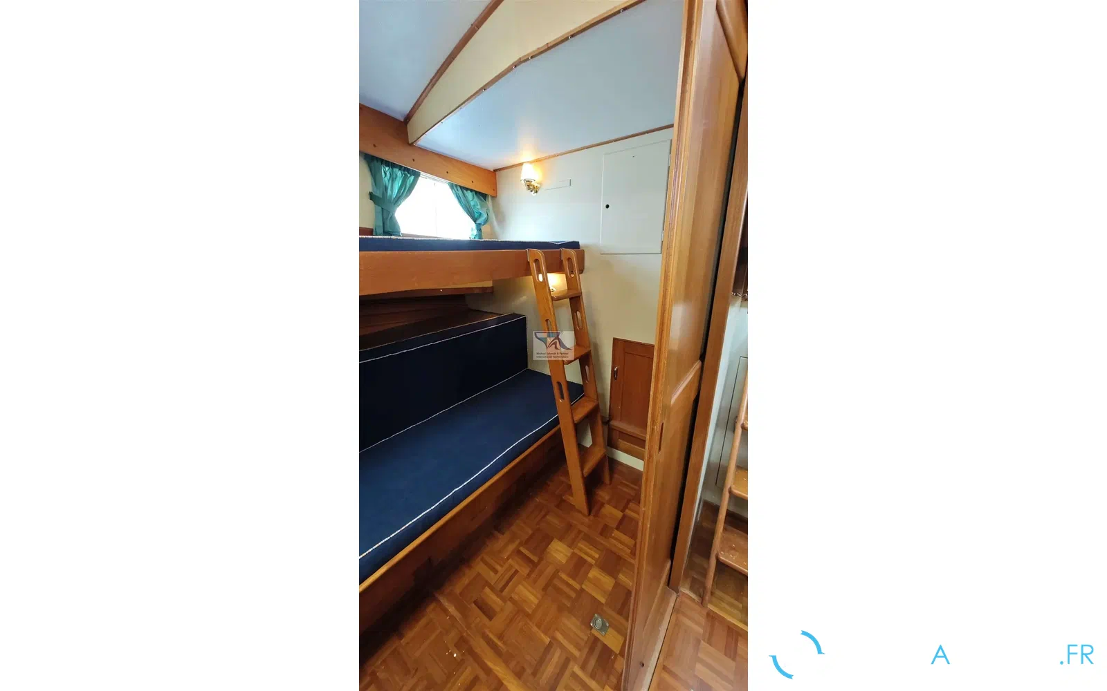 slider 1 Grand Banks 48