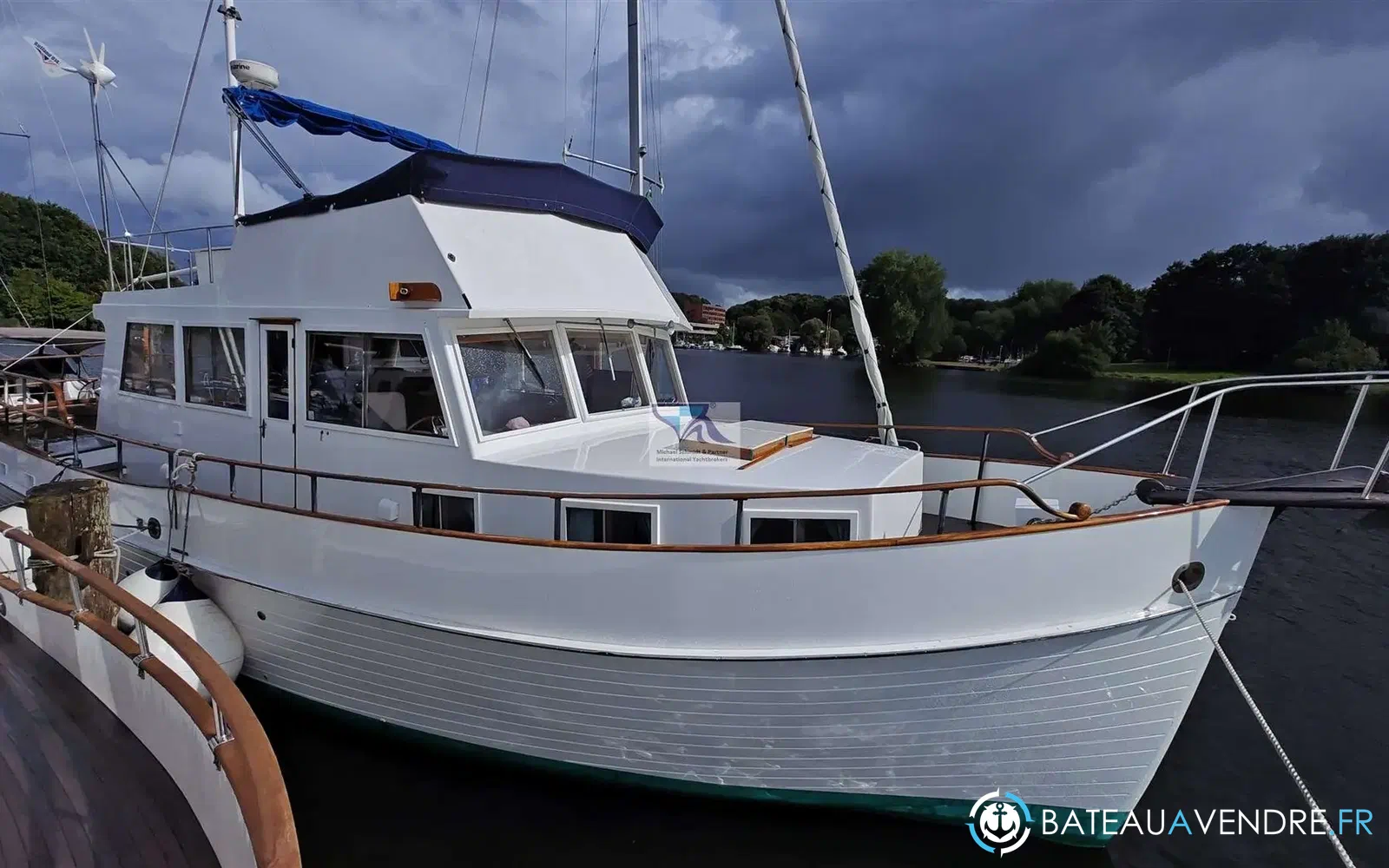 slider 19 Grand Banks 48