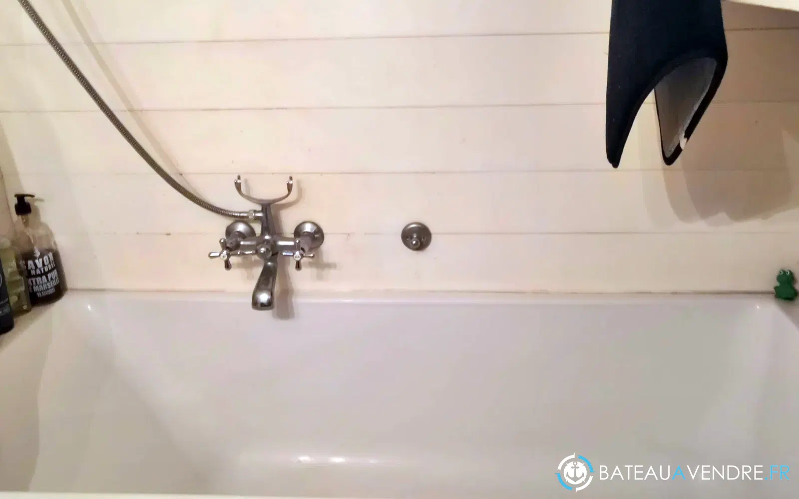 slider 8 Bateau Logement Tjalk authentique rare avec ses agrées mât voile dérives