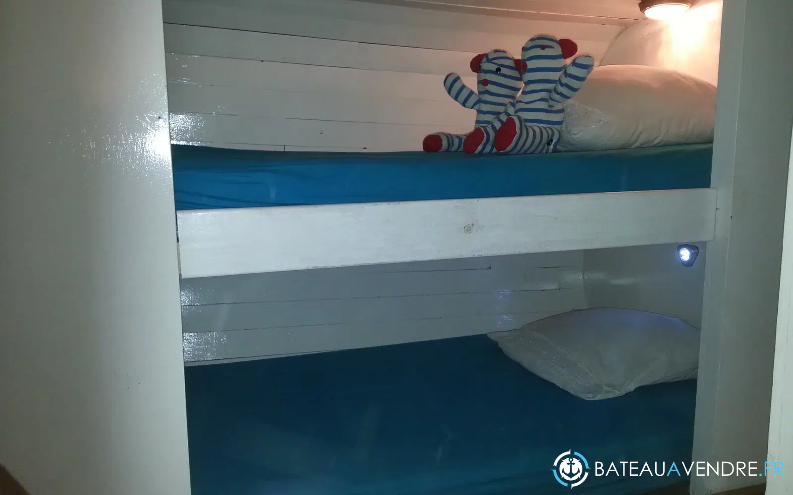 slider 9 Bateau Logement Tjalk authentique rare avec ses agrées mât voile dérives