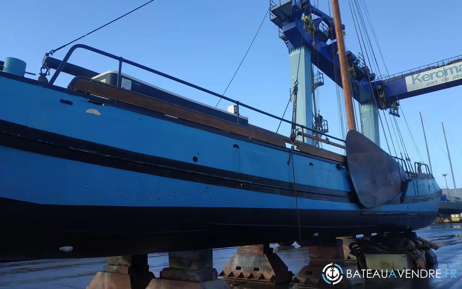 slider 16 Bateau Logement Tjalk authentique rare avec ses agrées mât voile dérives