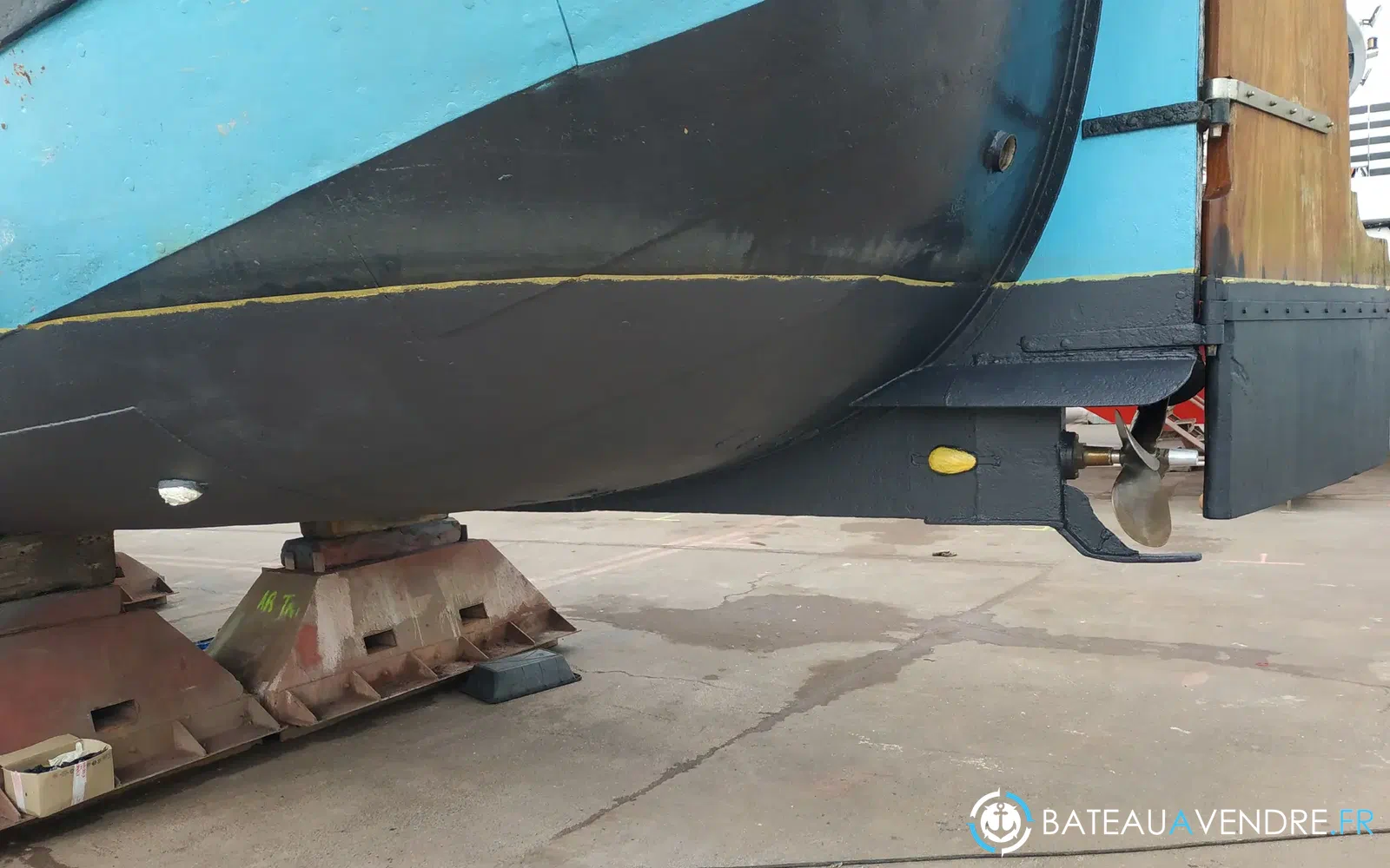 slider 19 Bateau Logement Tjalk authentique rare avec ses agrées mât voile dérives