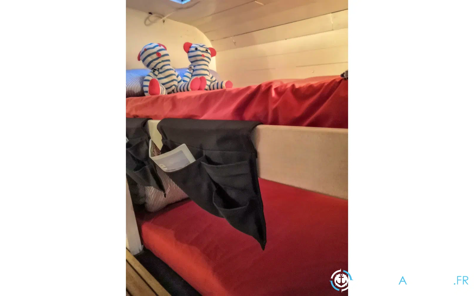 slider 4 Bateau Logement Tjalk authentique rare avec ses agrées mât voile dérives