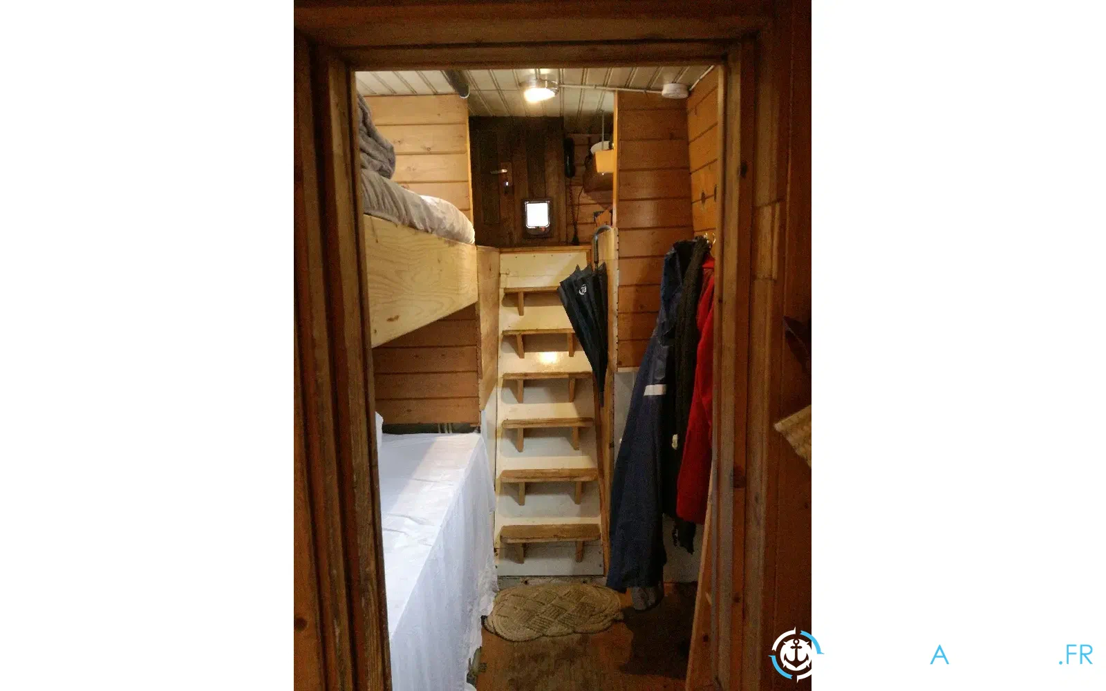 slider 7 Bateau Logement Tjalk authentique rare avec ses agrées mât voile dérives
