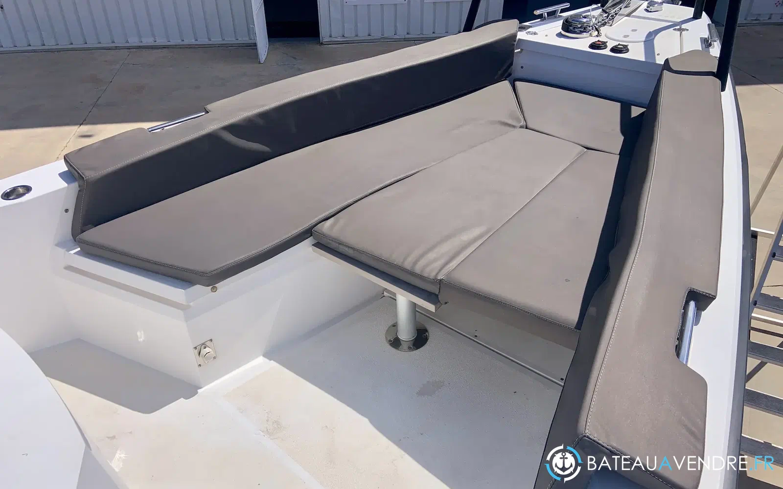 slider 14 Axopar 28 Open