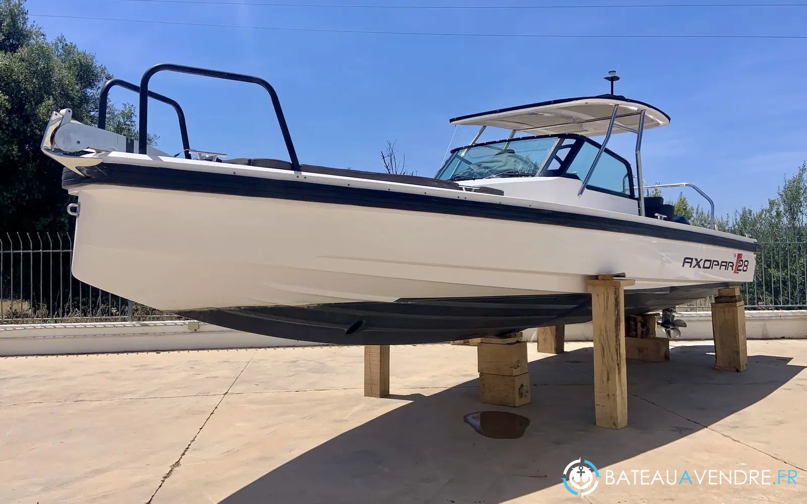 slider 17 Axopar 28 Open