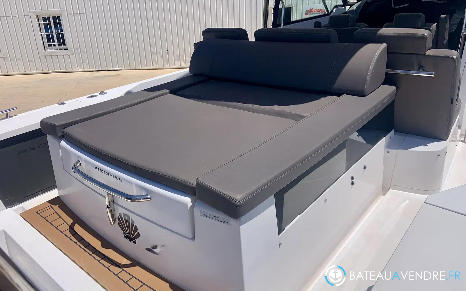 slider 19 Axopar 28 Open