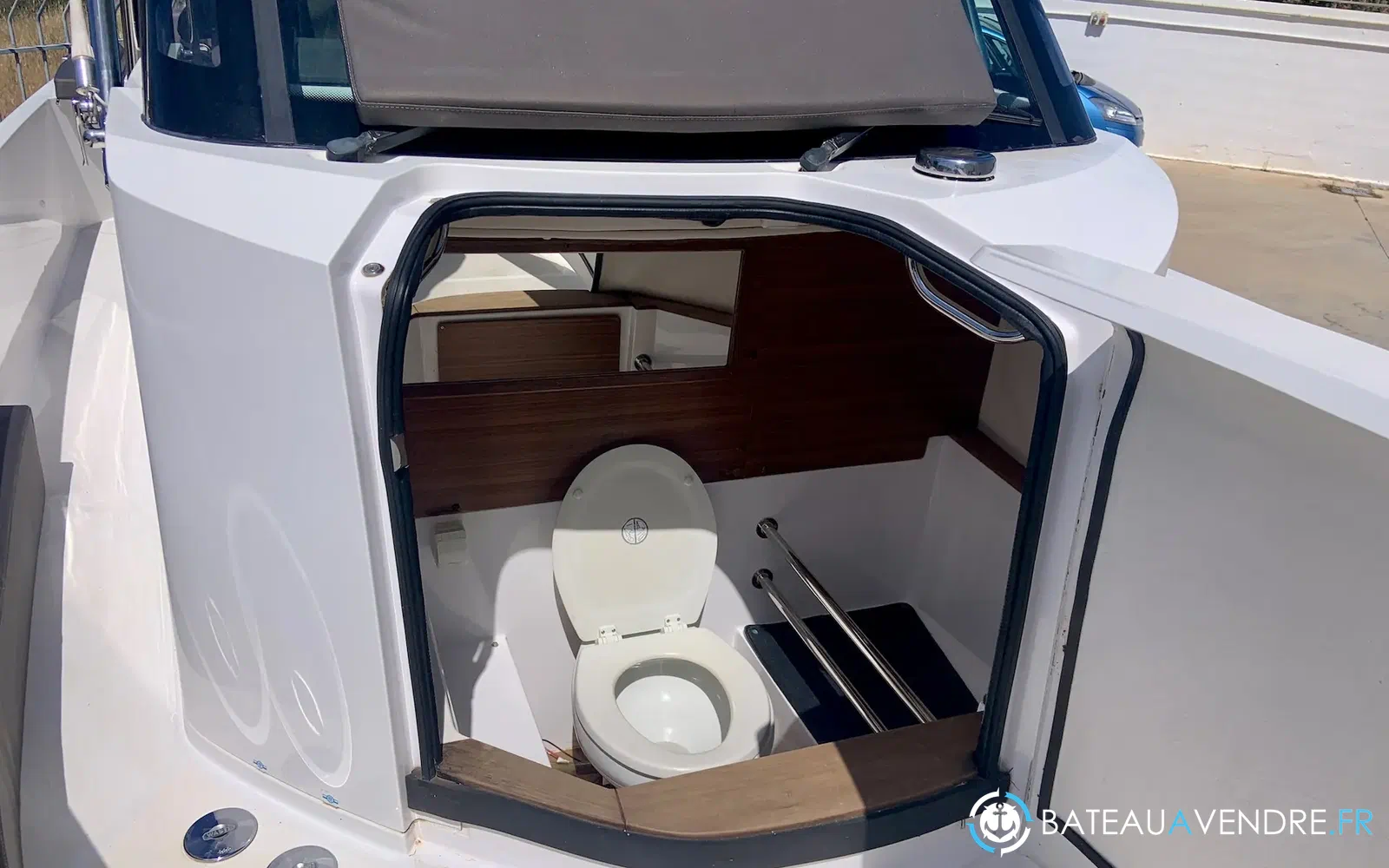 slider 20 Axopar 28 Open