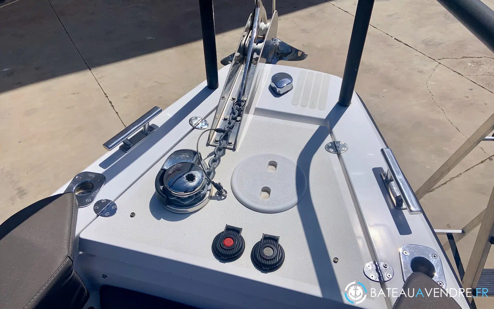 slider 22 Axopar 28 Open