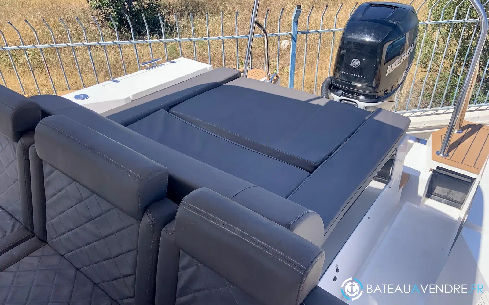 slider 2 Axopar 28 Open