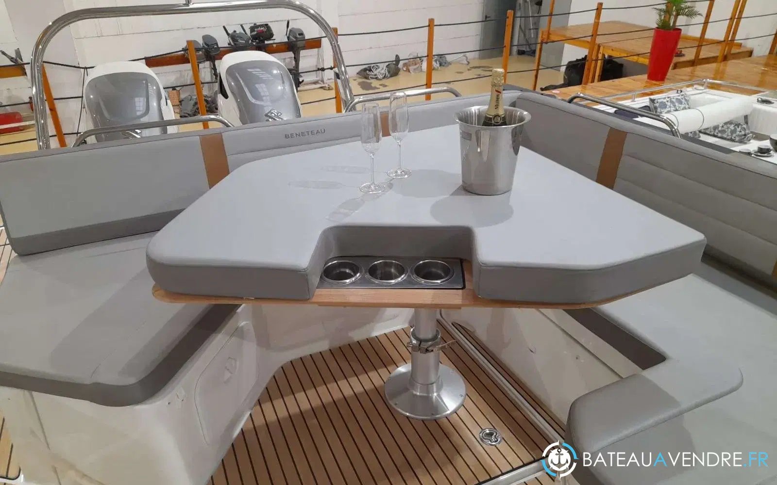 slider 1 Beneteau Flyer 10