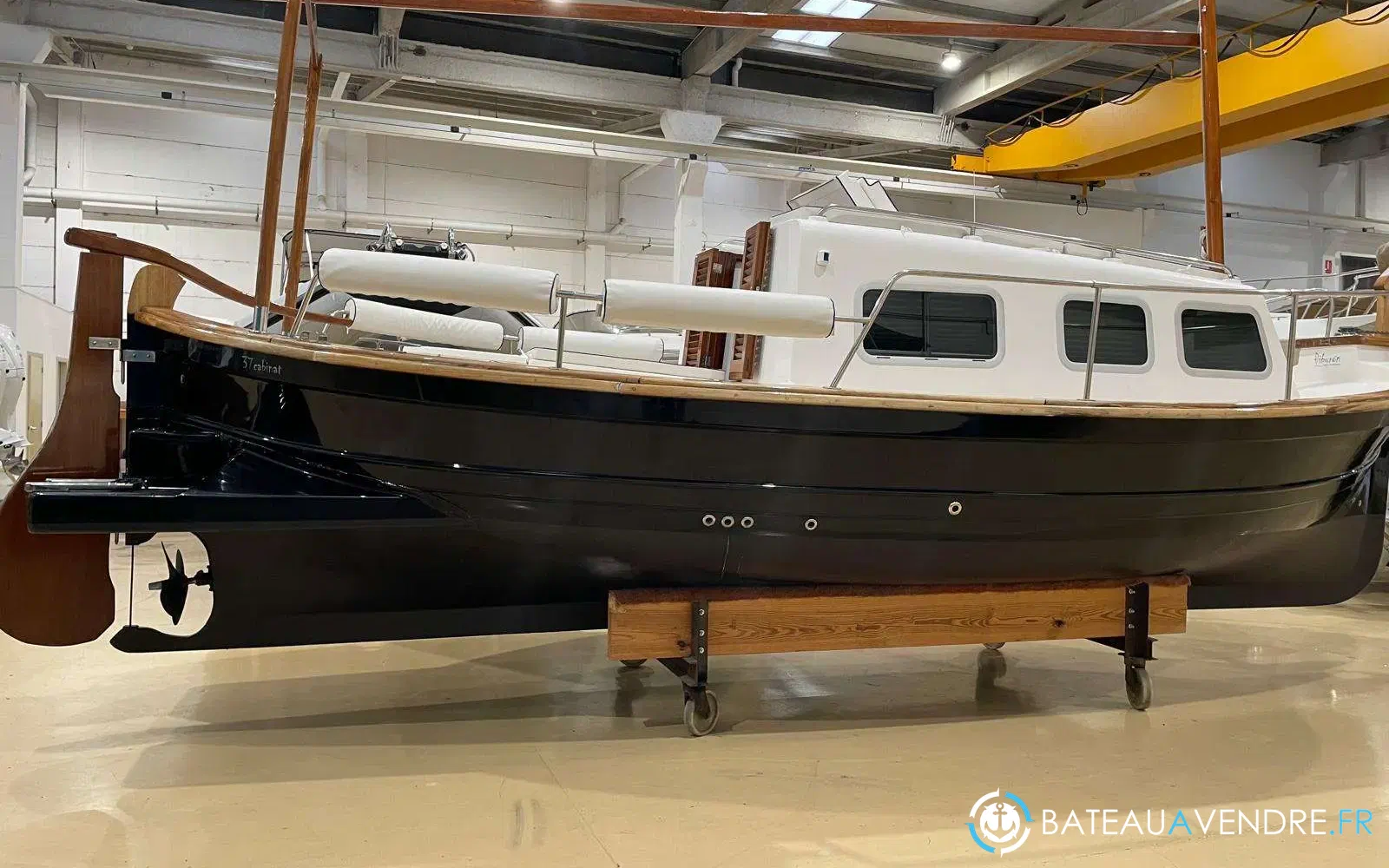 slider 15 Tiburon 37 Cabinado